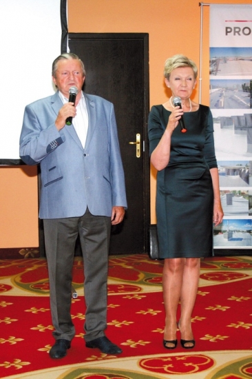 Adam Janczewski – przewodniczący Zarządu Stowarzyszenia Przyjaciół „Domów Spółdzielczych” oraz Maria Wiktoria Niedzielska – redaktor naczelna „Domów Spółdzielczych”